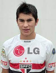 O chileno Nelson Saavedra chegou ao São Paulo em 2009, mas nunca atuou pelo clube e deixou o Morumbi no final do ano de 2010.