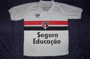 1986 - Seguro Educação - Em 86, ainda sob a parceira com a Cruzeiro Seguros, foi estampada a marca Seguro Educação.