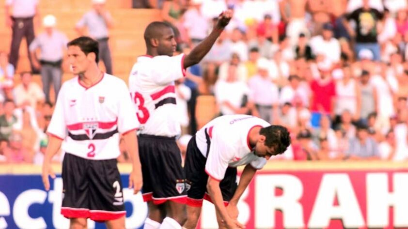 2001 - Sétimo colocado - Com o estadual sendo disputado por pontos corridos, o São Paulo terminou na sétima colocação, com 24 pontos. Ao todo, foram 15 jogos, com seis vitórias, três empates e seis derrotas.  