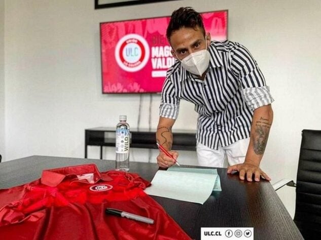 FECHADO - Agora é oficial. Na tarde desta terça-feira, a Unión La Calera confirmou que Jorge Valdivia não faz mais parte do elenco do time chileno. Segundo o comunicado da equipe, a rescisão do contrato foi em comum acordo e com isso, El Mago está livre para buscar um novo time.