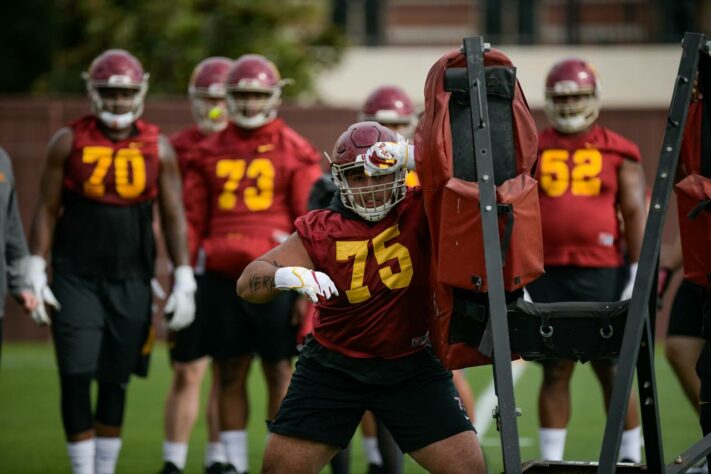 19º Washington Football Team - Alijah Vera-Tucker (iOL/USC): Apesar do desempenho sólido em 2020, a OL de WFT precisa adicionar mais talentos. Vera-Tucker pode iniciar como guard de imediato, com potencial de ser tackle no futuro.