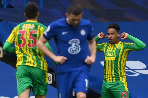 MANDOU BEM - Matheus Pereira marcou dois gols nos acréscimos do primeiro tempo e fez com que o West Brom fosse para o intervalo do primeiro tempo contra o Chelsea vencendo por 2 a 1. No final, o time do brasileiro goleou por 5 a 2