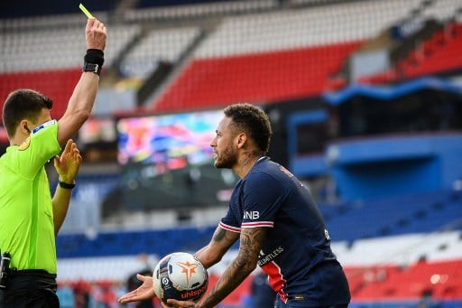 MANDOU MAL - Além de não contribuir em campo, Neymar foi expulso no final da partida entre PSG e Lille