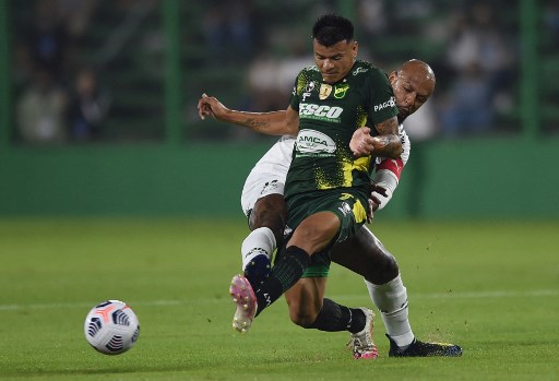 FECHADO! - O atacante Walter Bou assinou em definitivo com o Defensa y Justicia, após ficar emprestado no clube argentino com vínculo junto ao Boca Juniors na temporada passada.