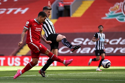 NA MÉDIA - Firmino teve uma chance para marcar e finalizou com muito perigo para a defesa do goleiro adversário, além de se movimentar bem