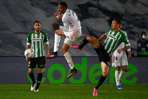 MANDOU BEM - Militão está mostrando o motivo de todo o investimento e novamente foi muito bem na partida contra o Betis