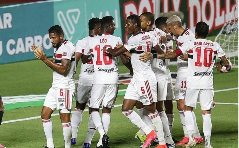 2º - São Paulo: 9 vitórias, 1 empate e 1 derrota em 11 jogos / 84,8% de aproveitamento