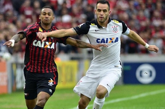 Pela 31ª rodada do Brasileirão de 2015, o Corinthians não tomou conhecimento do Athletico-PR, em Curitiba, e com dois gols de Vagner Love e dois de Renato Augusto fez 4 a 1, em um dos últimos jogos antes da confirmação do título nacional. 