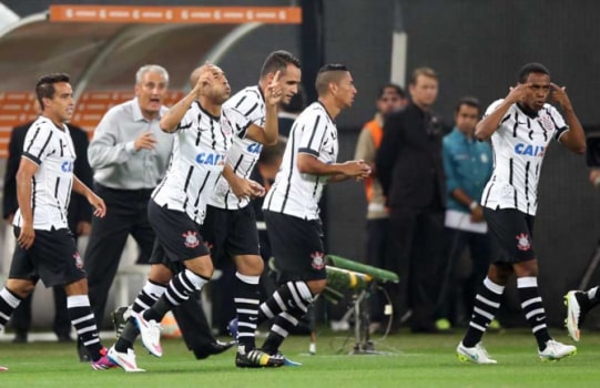 Pela Pré-Libertadores de 2015, o Corinthians já começou exorcizando o fantasma do Tolima, contra outro time colombiano, o Once Caldas. Logo no primeiro minuto de jogo, Emerson Sheik abriu o placar. Felipe, Elias e Fagner fecharam a goleada por 4 a 0. 