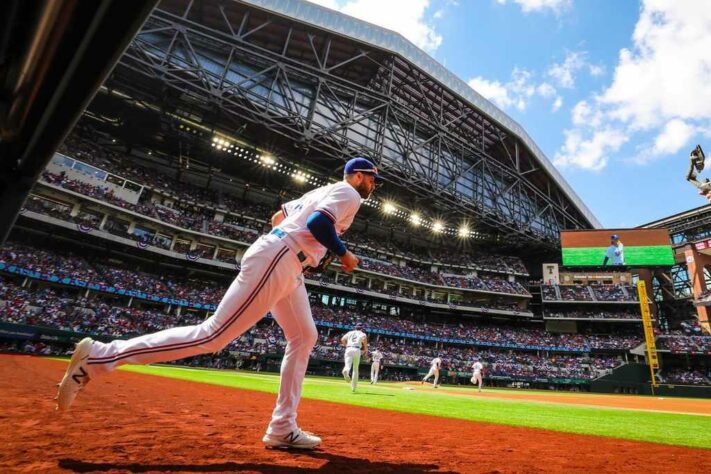 No dia 5 de abril de 2021, o duelo entre Texas Rangers e Toronto Blue Jays, pela Liga Nacional de Baseball, marcou o primeiro evento esportivo com 100% da capacidade ocupada no estádio em mais de um ano. Mais de 40 mil pessoas assistiram à vitória do time canadense in loco.