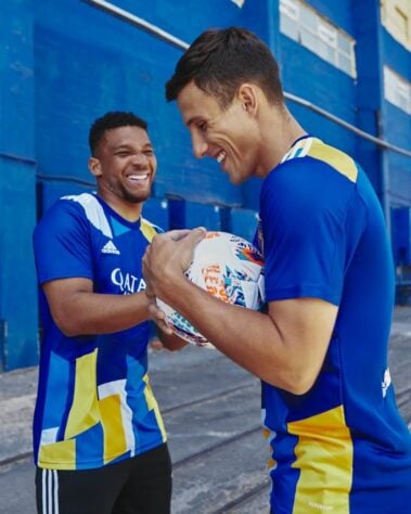 Na última quinta-feira (1), o Boca Juniors lançou uma camisa comemorativa, em homenagem ao bairro de La Boca, área da cidade de Buenos Aires, Argentina. Baseado no uniforme Xeneize, relembre as camisas três mais polémicas do futebol.