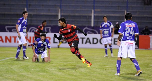 2012 - Real Potosí 2 x 1 Flamengo, com gol de Luiz Antonio