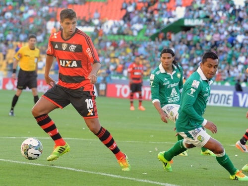 Felipe, Léo Moura, Wallace, Samir e André Santos; Cáceres, Amaral, Elano (Muralha), Everton (Paulinho) e Lucas Mugni (Alecsandro); Hernane. Técnico: Jayme de Almeida