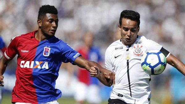 Pela segunda rodada do Brasileirão de 2018, o Corinthians venceu o Paraná Clube por 4 a 0, em plena Vila Capanema. Rodriguinho, Sidcley, Gabriel e Clayson marcaram para o Timão.  