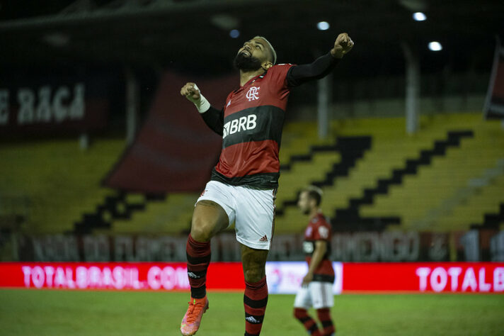 Os dois gols marcados na goleada sobre o Madureira tornaram Gabigol o maior artilheiro do Flamengo no século 21. Agora com 73 gols, o atacante divide o posto com Renato Abreu. Confira, a seguir, outros nomes na lista.