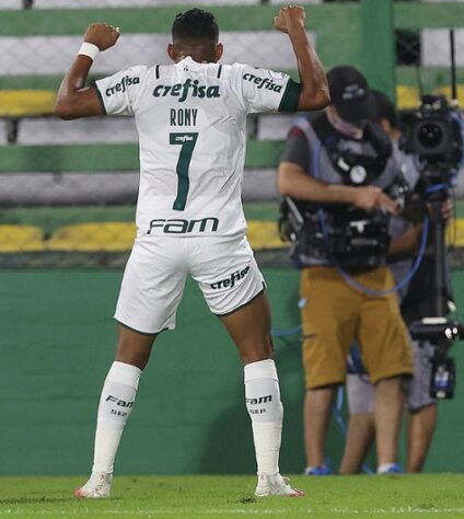 O Palmeiras conquistou uma grande vitória na noite desta quarta-feira, na Argentina, ao bater o Defensa y Justicia por 2 a 1, na partida de ida da Recopa Sul-Americana. Rony e Gustavo Scarpa, os autores dos gols, foram os melhores do Alviverde. Confira as notas dos jogadores do Verdão no LANCE! (por Nosso Palestra)