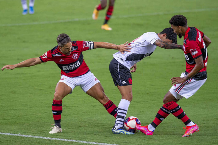 Derrota amarga e fim de invencibilidade contra o Vasco. Nesta quinta-feira, o Flamengo não teve boa atuação coletiva e perdeu por 3 a 1 para o rival, no Maracanã. Confira as notas! (Por Núcleo Flamengo - reporterfla@lancenet.com.br)