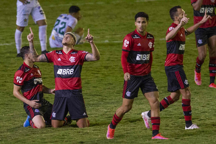 Em jogo de dois tempos distintos, o Flamengo saiu perdendo por 2 a 0 para a Portuguesa, mas buscou o empate na etapa final com dois gols de Pedro. Confira as notas a seguir! (Por Núcleo Flamengo - reporterfla@lancenet.com.br)