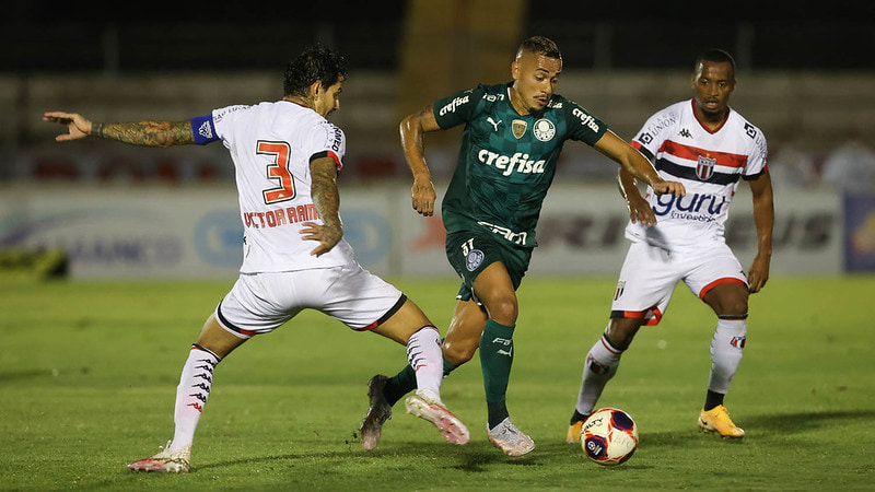 O Palmeiras ficou no 0 a 0 com o Botafogo-SP na noite deste domingo, fora de casa, pelo Campeonato Paulista. Em uma noite sem brilho, ninguém se destacou pelo Verdão. Confira as notas dos jogadores do Palmeiras no LANCE! (por Nosso Palestra)