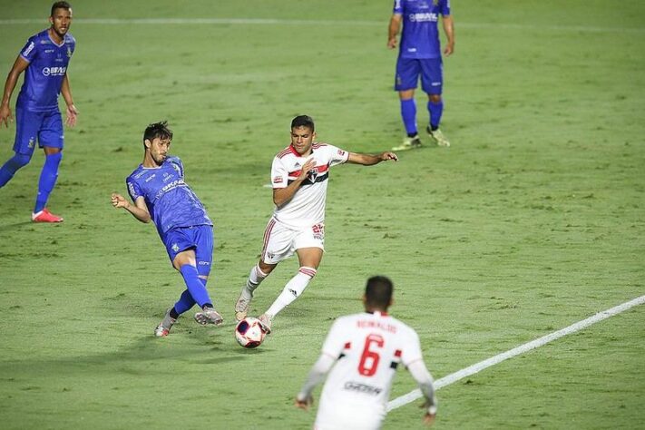 Sobe e Desce Santo André: Sobe - Volume de jogo: Apesar de não marcar nenhum gol no São Paulo, Ramalhão assustou a meta são-paulina e obrigou Volpi a fazer boas defesas. Desce - Erros individuais: O clube do ABC vinha fazendo boa partida, mas um erro no meio-campo permitiu o gol do Tricolor.  