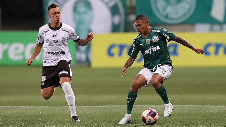 O Palmeiras se complicou na fase de classificação do Campeonato Paulista ao perder para a Internacional de Limeira por 1 a 0, nesta quinta-feira, no Allianz Parque. O jovem lateral Lucas Esteves (foto) teve uma noite para esquecer. Confira as notas dos jogadores do Verdão no LANCE! (por Nosso Palestra)