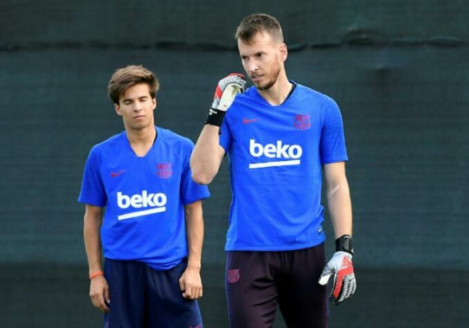 ESQUENTOU - O goleiro Neto não deve permanecer no Barcelona na próxima temporada. O arqueiro e o clube catalão concordaram em uma negociação que o brasileiro deseja ir para a Premier League. A informação é do jornal catalão “Mundo Deportivo”. Segundo a publicação do veículo catalão, o único clube que segue interessado no goleiro é o Arsenal, da Inglaterra.