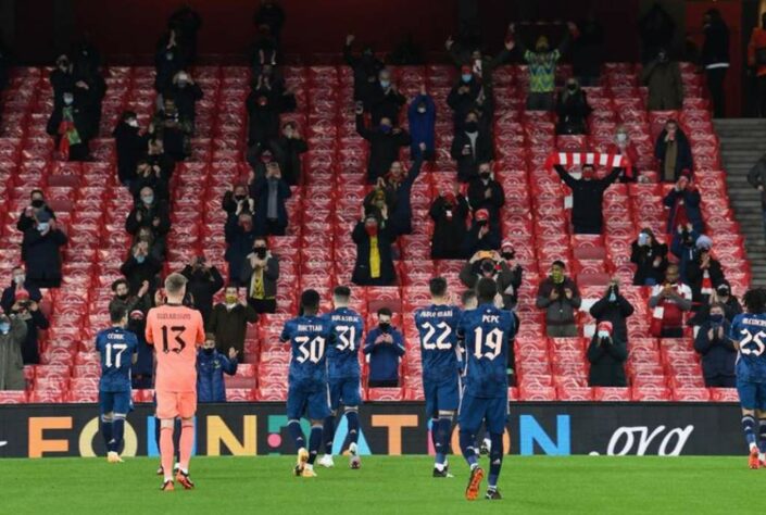 No dia 3 de dezembro, a vitória de 4 a 1 do Arsenal em cima do Rapid Viena, da Áustria, pela Liga Europa, marcou a primeira partida com a presença de torcida na Inglaterra desde o início da pandemia. 