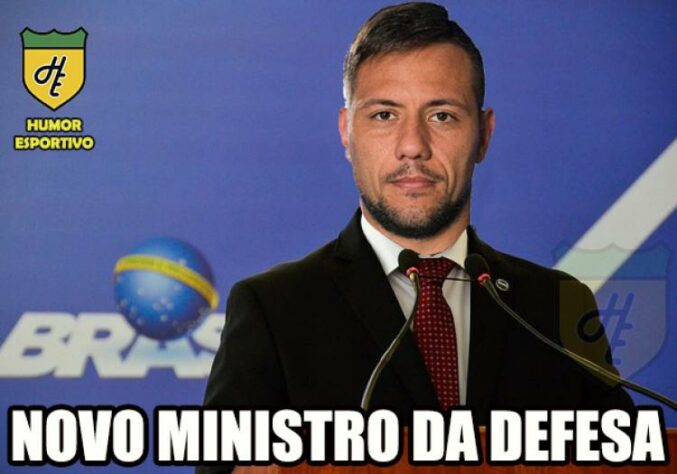 Em decisão emocionante, o Flamengo superou o Palmeiras nos pênaltis e conquistou o bicampeonato da Supercopa do Brasil. Na web, Diego Alves foi enaltecido pelos rubro-negros, e não faltaram memes comemorando a conquista. Veja na galeria! (por Humor Esportivo)