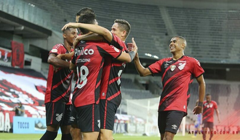 CAMPEONATO PARANAENSE: ainda está na fase de quartas de final.