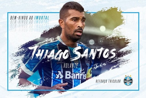 FECHADO - O Grêmio anunciou a contratação do meio-campista Thiago Santos, ex-Palmeiras, de 31 anos, que estava no futebol dos Estados Unidos. O Imortal pagou pouco mais de 1 milhão de dólares (mais de R$ 5,6 milhões na cotação atual) pelo jogador, segundo o portal 'ge'.