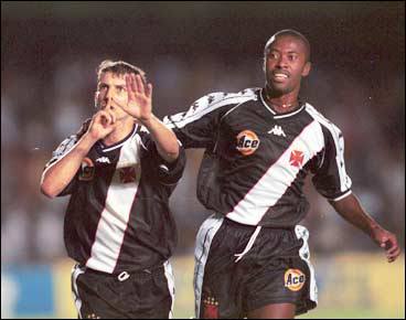 Após marcar o quinto gol da goleada em 2000, Pedrinho mandou a torcida do Flamengo ficar quieta