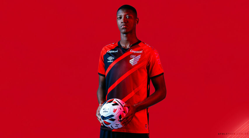 Athletico-PR: contratou Matheus Babi do Botafogo por R$ 12 milhões em 2021.