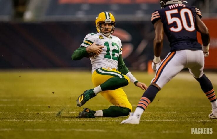 Com a marca absurda de 48 touchdowns e apenas cinco interceptações em 2020, Rodgers foi eleito MVP pela terceira vez na carreira, e levou os Packers à final de conferência.
