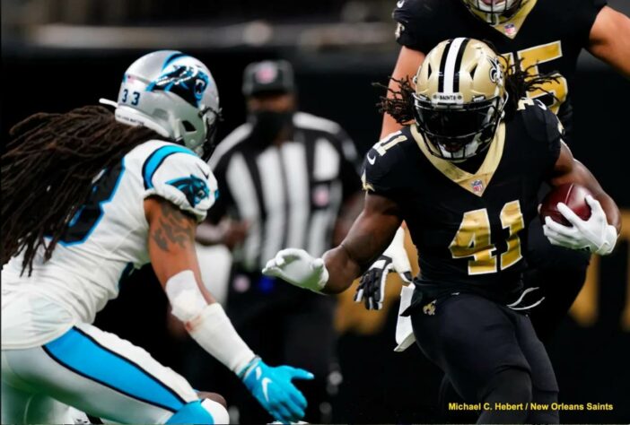 3. Alvin Kamara (New Orleans Saints): 	Ainda que Kamara não contribua tão intensamente no jogo terrestre, ele anotou a incrível marca de 16 TDs no ano, seis deles em uma única partida contra os Vikings na noite de natal de 2020, o que igualou o recorde da NFL. Em quatro anos na liga, o RB dos Saints foi Pro Bowler em todas elas, e ano passado conquistou sua segunda marca de All-Pro.