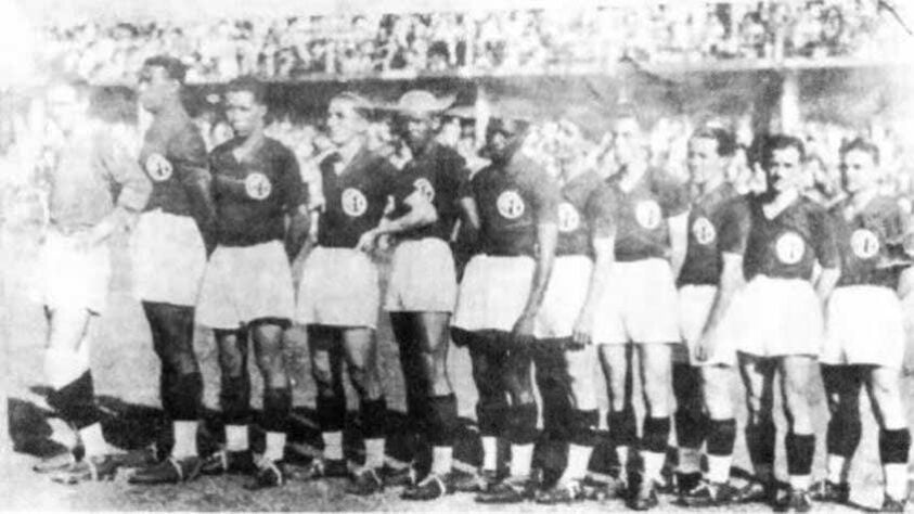1931 - América-RJ: com 11 equipes disputando o título, o América mostrou o seu domínio mais uma vez e conquistou a taça do Campeonato Carioca de 1931.