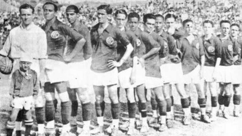 1935 - América-RJ: após mais uma boa campanha nos turnos, o América se sagrou mais uma vez campeão do Rio de Janeiro, liderando o campeonato com 24 pontos em 15 partidas disputadas.