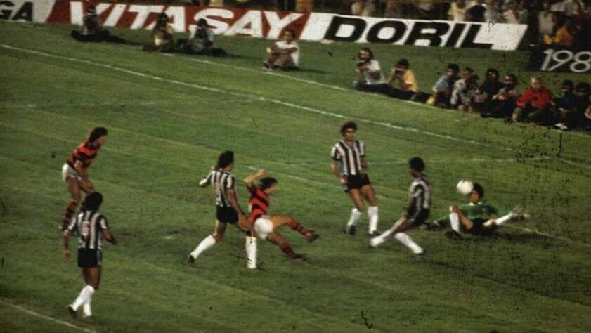 1981 - Atlético-MG 2 x 2 Flamengo, com gols de Nunes e Marinho