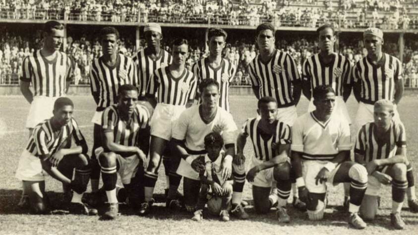1933 - Bangu: com o início da profissionalização do futebol no Brasil, é criada uma nova entidade no Rio de Janeiro, a LCF (Liga Carioca de Futebol) e que organizou um estadual com seis equipes. Após vencer os dois turnos de cinco jogos cada, o Bangu enfrentou o Fluminense na final por serem os dois melhores colocados e assim o Castor conquistou o seu primeiro estadual vencendo o Tricolor na decisão.