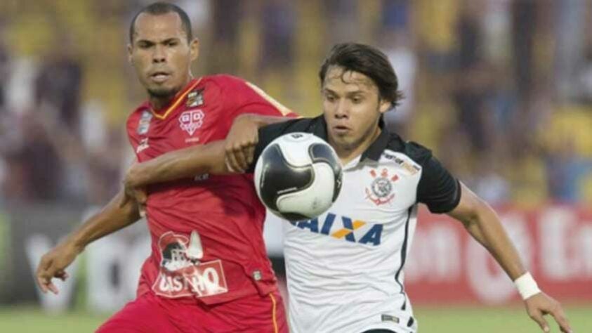 Bruno Silva - O outro zagueiro titular daquela equipe era Bruno Silva, que está no Guarani e chegou a defender o Vasco.