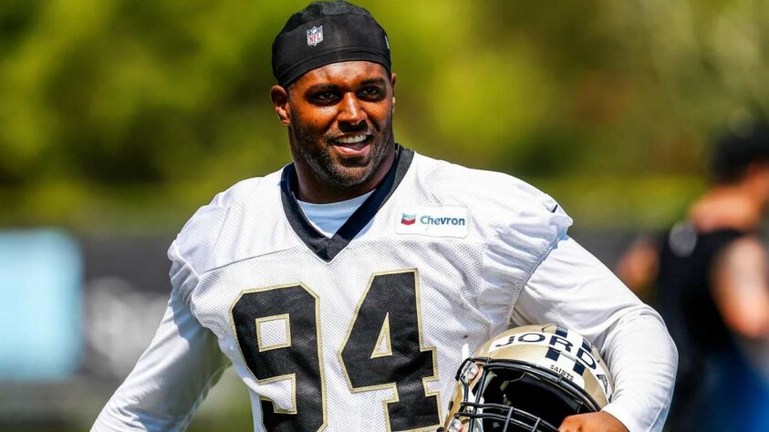  6. Cameron Jordan (New Orleans Saints): Após quatro temporadas medíocres em sua chegada à NFL, Jordan vem envelhecendo como vinho e se tornando um dos mais dominantes defensive ends da liga. Já são seis temporadas seguidas marcando acima de 80 pontos no índice do PFF, e um total de 48 sacks de 2017 para cá. O astro dos Saints completa 32 anos antes do início da temporada, mas não demonstra sinal algum de declínio.