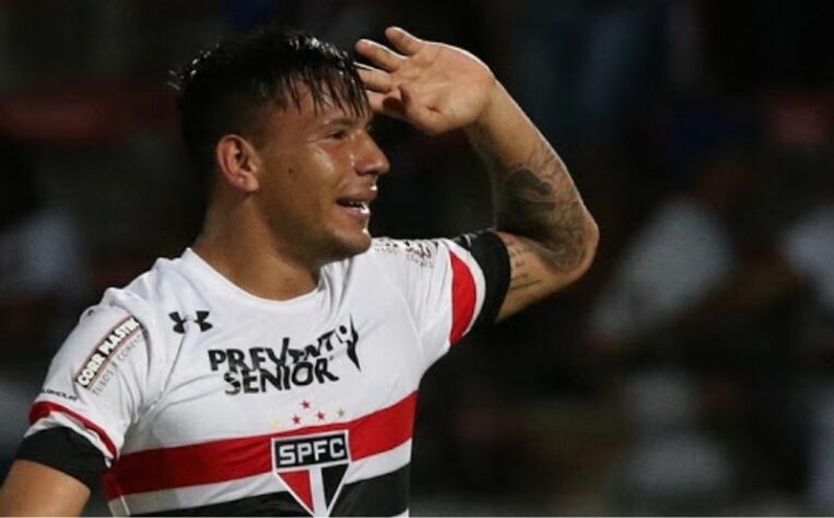 Chávez - O atacante Chávez estreou pelo Tricolor na derrota por 2 a 1 contra o Atlético Mineiro, no dia 4 de agosto de 2016. A partida foi válida pelo Brasileirão e o jogador foi autor de um belo gol logo nos primeiros minutos da partida.