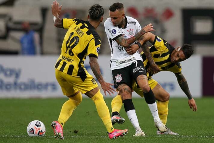 A derrota do Corinthians por 2 a 0, diante do Peñarol, em casa, pela segunda rodada do grupo E, da Copa Sul-Americana, diminuíram muito as chances de classificação corintiana para a segunda fase. Em uma partida que mostrou evolução ofensiva, foram falhas defensivas e um adversário que mostrou superioridade, que ditaram o revés do Timão, em Itaquera. 