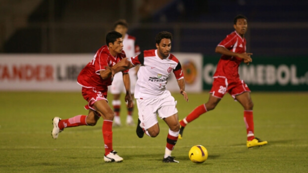 Bruno, Leonardo Moura, Fábio Luciano, Ronaldo Angelim e Juan; Jailton, Toró (Kléberson), Jônatas e Ibson; Diego Tardelli (Obina) e Souza (Marcinho). Técnico: Joel Santana