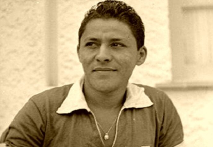 Dequinha, nascido em Mossoró, no Rio Grande do Norte, foi volante e jogou por praticamente toda a década de 1950 no time carioca, com mais de 20 taças conquistadas.