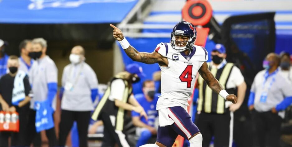 5. Deshaun Watson (Houston Texans): Líder da NFL em jardas aéreas no ano passado, com 4823, além de incríveis 36 TDs totais e apenas sete interceptações, Deshaun Watson poderia estar acima nesta lista, não fossem tantos os problemas envolvendo o jogador nos últimos meses. 