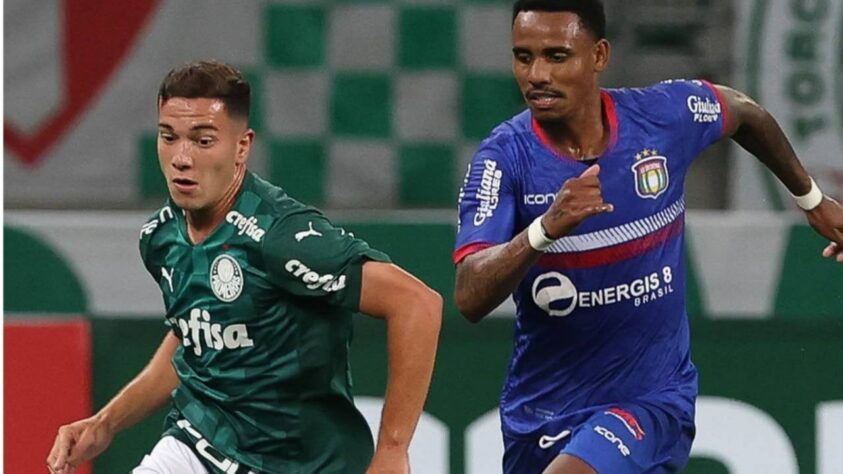 FECHADO - Jovem promessa das categorias de base do Palmeiras, Fabinho aos poucos vem ganhando oportunidades nas últimas partidas. Com o recesso de parte do elenco principal, o meia teve mais espaços e ganhou a chance de treinar com o elenco completo de Abel Ferreira, nesta quinta-feira (01). Pelo Campeonato Paulista, o volante atuou em três dos quatro jogos realizados na competição.