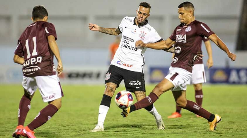 Ferroviária: Sobe - Saulo - O goleiro fez duas grandes defesas e evitou uma desvantagem maior no primeiro tempo./ Desce - Felipe Marques - O atacante teve tempo e espaço para vencer Cássio, mas não foi bem na finalização que poderia ter aberto o placar para o time da casa. No segundo tempo, perdeu outra boa oportunidade.