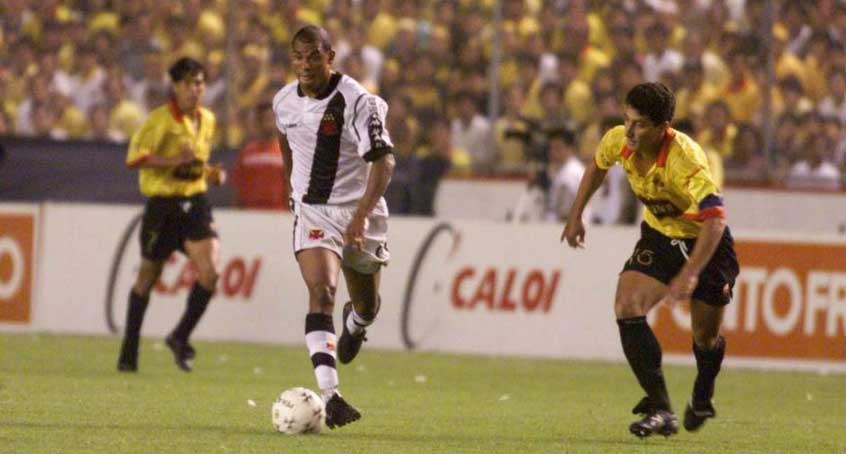 7 - Vasco 2 x 0 Barcelona (EQU): sem dúvidas, o jogo de ida da final da Libertadores de 1998 é uma das partidas mais marcantes da história do Vasco. Isso porque, graças aos gols de Luizão e Donizete, o Gigante da Colina conseguiu boa vantagem pro jogo de volta, que viria a ganhar de 2 a 1 para  consagrar-se campeão da América. 