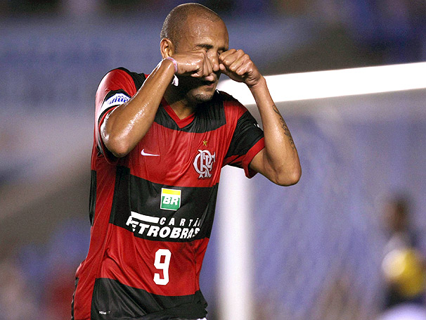 A partir de 2006, a Petrobras também passou a estampar outras marcas nas mangas da camisa do Flamengo. O "Cartão Petrobras" ficou um tempo no espaço principal, enquanto a Lubrax e o Petrobras Podium ficaram nas mangas.