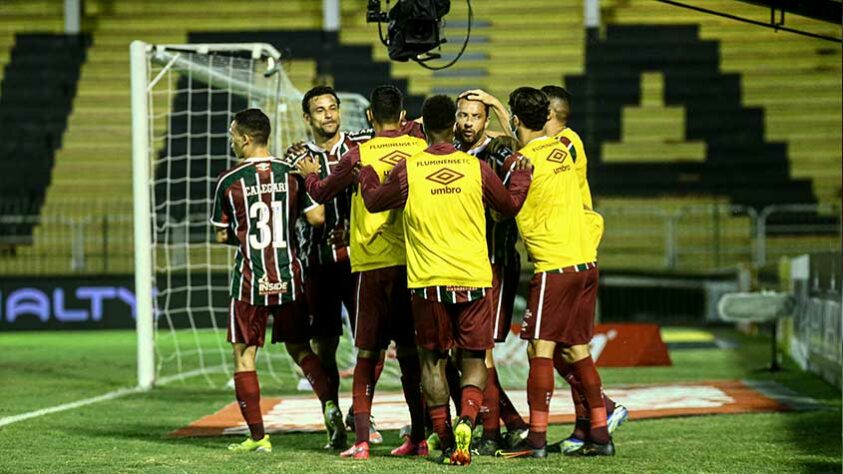 Na noite desta terça-feira, o Fluminense goleou o Macaé por 4 a 0, no Estádio Raulino de Oliveira, em Volta Redonda, pela oitava rodada do Carioca. Os gols do Tricolor foram marcados por Kayky, Fred, Nenê e Ganso. Assim, com a vitória o Flu chegou a 14 pontos no Estadual e, agora, ocupa a quarta colocação. Confira as notas do LANCE! (Por Repórter Flu - reporterflu@lancenet.com.br)